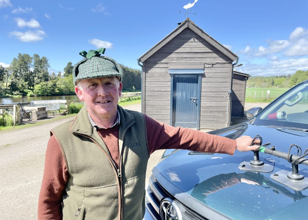 Retiring gillie lands big awards
